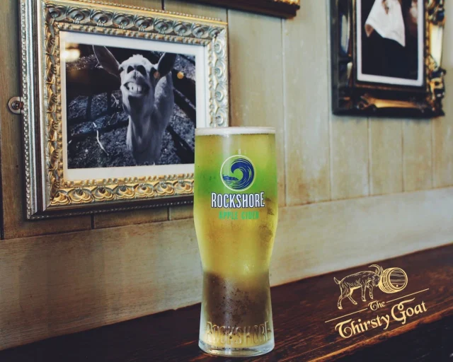 🍏🍂 𝐂𝐑𝐈𝐒𝐏 𝐀𝐔𝐓𝐔𝐌𝐍 𝐒𝐈𝐏𝐒 𝐀𝐓 𝐓𝐇𝐄 𝐓𝐇𝐈𝐑𝐒𝐓𝐘 𝐆𝐎𝐀𝐓 🐐
𝐒𝐞𝐩𝐭𝐞𝐦𝐛𝐞𝐫’𝐬 𝐡𝐞𝐫𝐞 𝐚𝐧𝐝 𝐰𝐞’𝐫𝐞 𝐫𝐚𝐢𝐬𝐢𝐧𝐠 𝐚 𝐠𝐥𝐚𝐬𝐬 𝐭𝐨 𝐭𝐡𝐞 𝐧𝐞𝐰 𝐬𝐞𝐚𝐬𝐨𝐧 𝐰𝐢𝐭𝐡 𝐚𝐧 𝐢𝐜𝐞-𝐜𝐨𝐥𝐝, 𝐜𝐫𝐢𝐬𝐩 𝐑𝐨𝐜𝐤𝐬𝐡𝐨𝐫𝐞 𝐀𝐩𝐩𝐥𝐞 𝐂𝐢𝐝𝐞𝐫. 🍏🍺
𝐖𝐡𝐞𝐭𝐡𝐞𝐫 𝐲𝐨𝐮’𝐫𝐞 𝐜𝐚𝐥𝐥𝐢𝐧𝐠 𝐢𝐧 𝐟𝐨𝐫 𝐚 𝐛𝐢𝐭𝐞 𝐭𝐨 𝐞𝐚𝐭, 𝐚𝐧 𝐚𝐟𝐭𝐞𝐫-𝐰𝐨𝐫𝐤 𝐝𝐫𝐢𝐧𝐤 𝐨𝐫 𝐬𝐭𝐚𝐲𝐢𝐧𝐠 𝐟𝐨𝐫 𝐭𝐡𝐞 𝐭𝐮𝐧𝐞𝐬, 𝐚𝐮𝐭𝐮𝐦𝐧 𝐢𝐬 𝐥𝐨𝐨𝐤𝐢𝐧𝐠 𝐩𝐫𝐞𝐭𝐭𝐲 𝐠𝐨𝐨𝐝 𝐟𝐫𝐨𝐦 𝐓𝐡𝐞 𝐆𝐨𝐚𝐭!
🍴 𝐅𝐎𝐎𝐃 𝐒𝐄𝐑𝐕𝐄𝐃 𝐃𝐀𝐈𝐋𝐘
🎶 𝐋𝐈𝐕𝐄 𝐌𝐔𝐒𝐈𝐂 𝟕 𝐃𝐀𝐘𝐒 𝐀 𝐖𝐄𝐄𝐊
🍏 𝐂𝐑𝐈𝐒𝐏 𝐑𝐎𝐂𝐊𝐒𝐇𝐎𝐑𝐄 𝐂𝐈𝐃𝐄𝐑 𝐒𝐄𝐑𝐕𝐄𝐃 𝐈𝐂𝐄-𝐂𝐎𝐋𝐃
𝐂𝐫𝐢𝐬𝐩 𝐝𝐚𝐲𝐬. 𝐂𝐫𝐢𝐬𝐩 𝐜𝐢𝐝𝐞𝐫. 𝐌𝐢𝐠𝐡𝐭𝐲 𝐧𝐢𝐠𝐡𝐭𝐬. 🍂🐐🎶
#𝐓𝐡𝐞𝐓𝐡𝐢𝐫𝐬𝐭𝐲𝐆𝐨𝐚𝐭 #𝐓𝐡𝐢𝐫𝐬𝐭𝐲𝐆𝐨𝐚𝐭𝐁𝐞𝐥𝐟𝐚𝐬𝐭 #𝐑𝐨𝐜𝐤𝐬𝐡𝐨𝐫𝐞𝐂𝐢𝐝𝐞𝐫 #𝐀𝐩𝐩𝐥𝐞𝐂𝐢𝐝𝐞𝐫 #𝐀𝐮𝐭𝐮𝐦𝐧𝐀𝐭𝐓𝐡𝐞𝐆𝐨𝐚𝐭 #𝐒𝐞𝐩𝐭𝐞𝐦𝐛𝐞𝐫𝐒𝐢𝐩𝐬 #𝐁𝐞𝐥𝐟𝐚𝐬𝐭𝐋𝐢𝐯𝐞𝐌𝐮𝐬𝐢𝐜 #𝐁𝐞𝐥𝐟𝐚𝐬𝐭𝐅𝐨𝐨𝐝